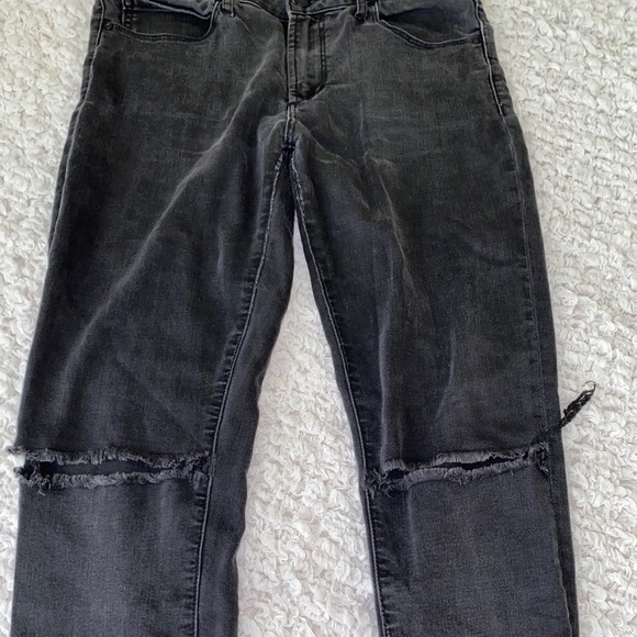 Knee Ripped Distressed Jeans - Picture 2 of 4